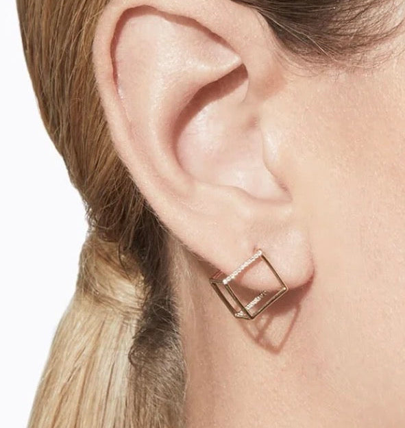 18k solid gold diamond 3D cube earring close-up detail, pavé diamond pavé setting, latch back closure
